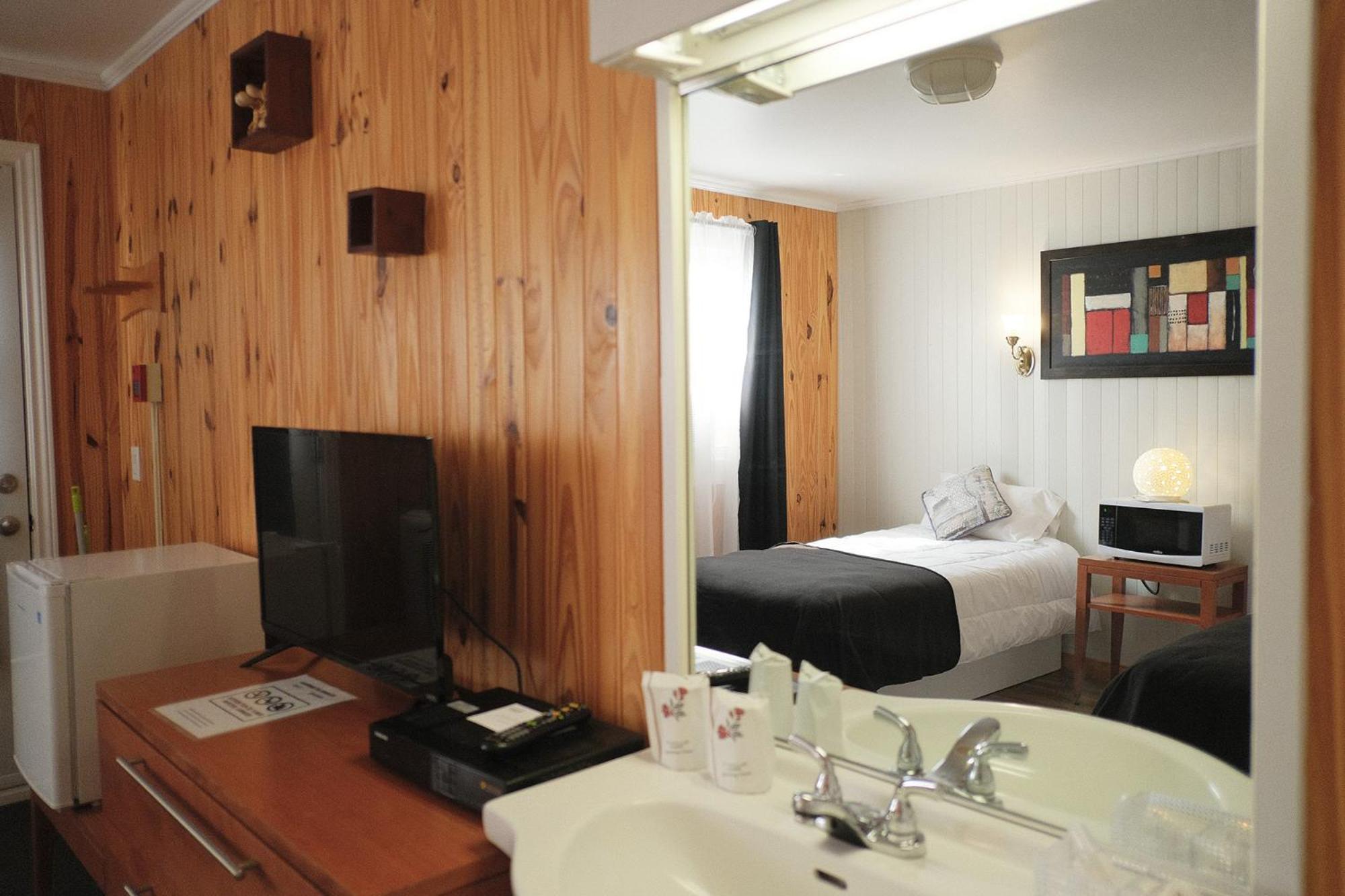 Auberge St-Tite-Des-Caps Saint-Tite-des-Caps エクステリア 写真